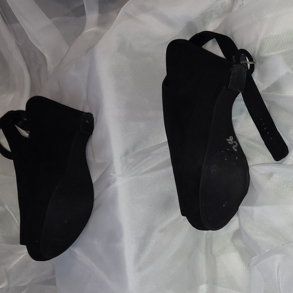 NINE WEST BLACK WEDGE STRAP AROUND THE ANKEL, GU - Picture 6 of 6